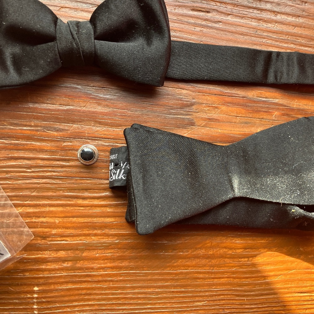 Pair of Vintage 100% Silk Satin BOW TIES Black Adjustable REGO & PATO USA - Picture 3 of 8